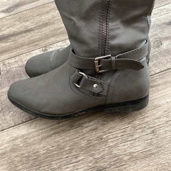 TALL GREY BOOTS - Picture 5 of 8